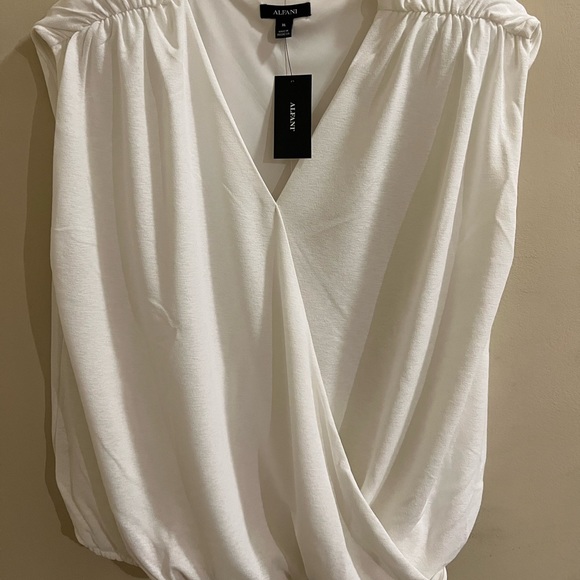 White blouse. BRAND NEW - Picture 1 of 1